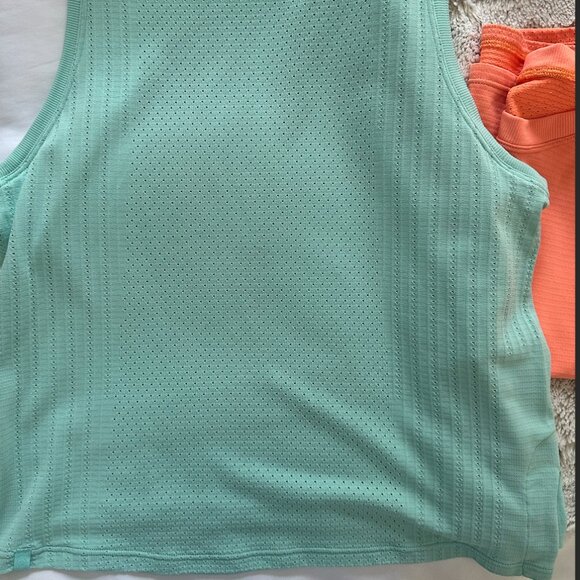 Lululemon Ultralight Waist-Length Tank Top - Picture 3 of 4
